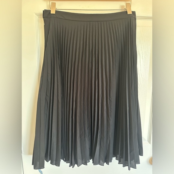 Burberry Dresses & Skirts - Burberry Uniform Elegant Black Pleated Midi Skirt Size 8